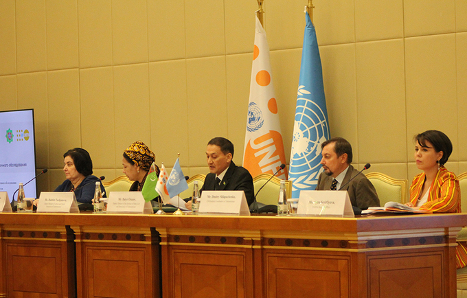 Представители ООН, ЮНФПА и Правительства Туркменистана на открытии мероприятия по презентации результатов обследования